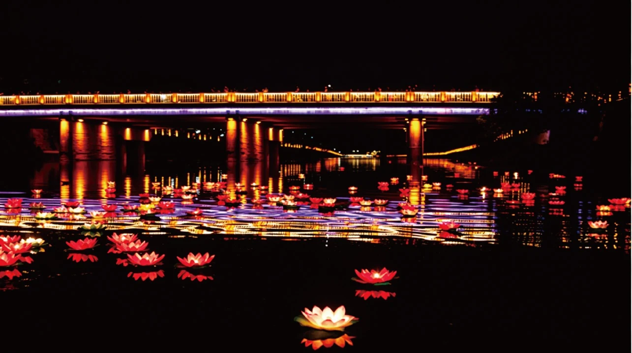 石林巴江夜游水面莲花灯光实景